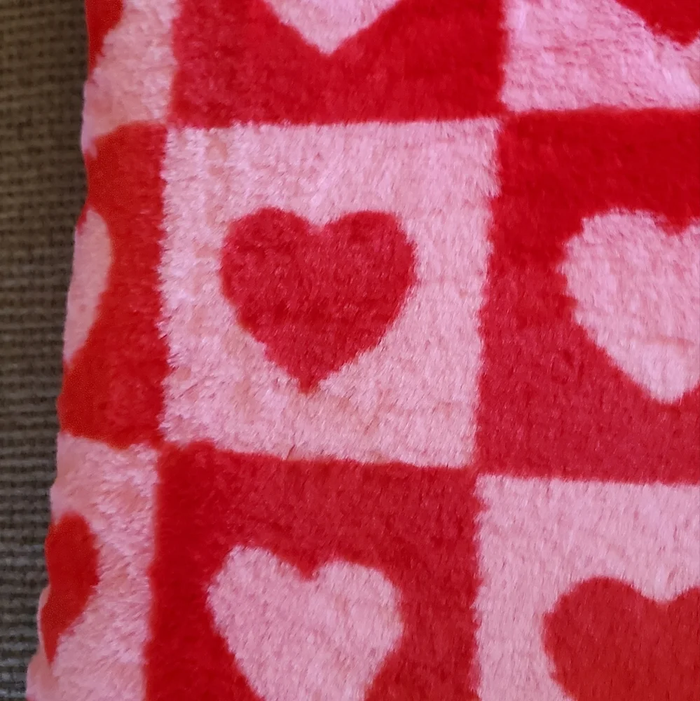 NWT cupcakes & cashmere Faux Fur Checkered Heart Pillow, 20